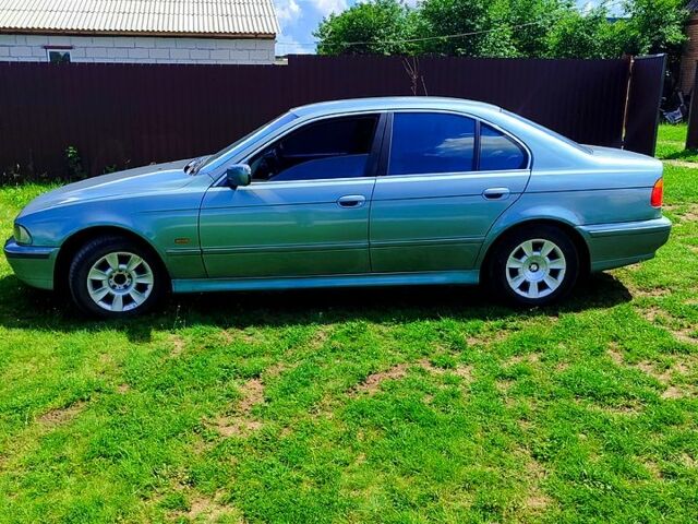 Серый БМВ 5 Серия, объемом двигателя 2.8 л и пробегом 210 тыс. км за 2700 $, фото 1 на Automoto.ua