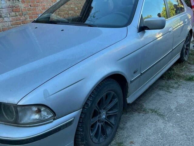 Серый БМВ 5 Серия, объемом двигателя 2.5 л и пробегом 300 тыс. км за 1439 $, фото 1 на Automoto.ua