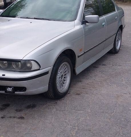 Серый БМВ 5 Серия, объемом двигателя 2.5 л и пробегом 334 тыс. км за 3000 $, фото 1 на Automoto.ua