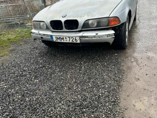 Сірий БМВ 5 Серія, об'ємом двигуна 2 л та пробігом 271 тис. км за 800 $, фото 1 на Automoto.ua