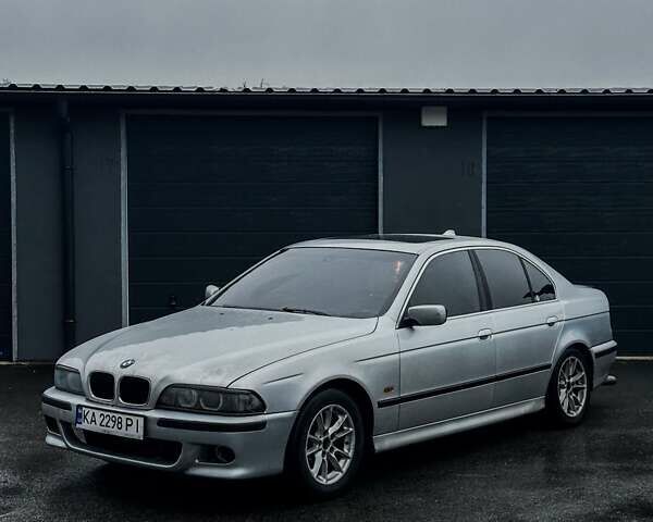 Серый БМВ 5 Серия, объемом двигателя 3 л и пробегом 244 тыс. км за 4500 $, фото 1 на Automoto.ua