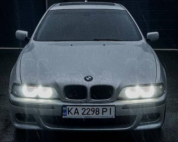 Серый БМВ 5 Серия, объемом двигателя 3 л и пробегом 244 тыс. км за 4600 $, фото 1 на Automoto.ua