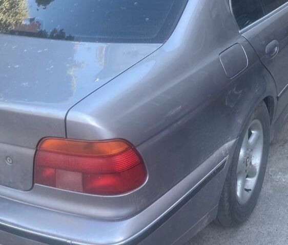 Сірий БМВ 5 Серія, об'ємом двигуна 2 л та пробігом 396 тис. км за 3700 $, фото 1 на Automoto.ua