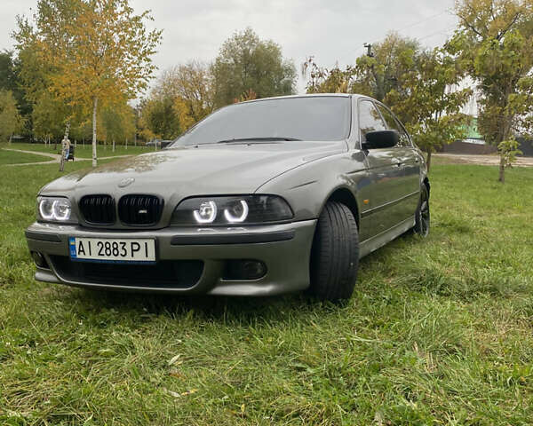 Серый БМВ 5 Серия, объемом двигателя 2.8 л и пробегом 400 тыс. км за 5000 $, фото 1 на Automoto.ua