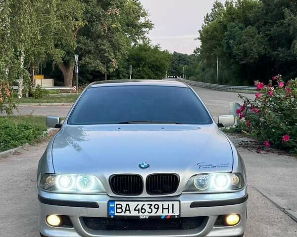 Серый БМВ 5 Серия, объемом двигателя 3.5 л и пробегом 400 тыс. км за 4500 $, фото 1 на Automoto.ua