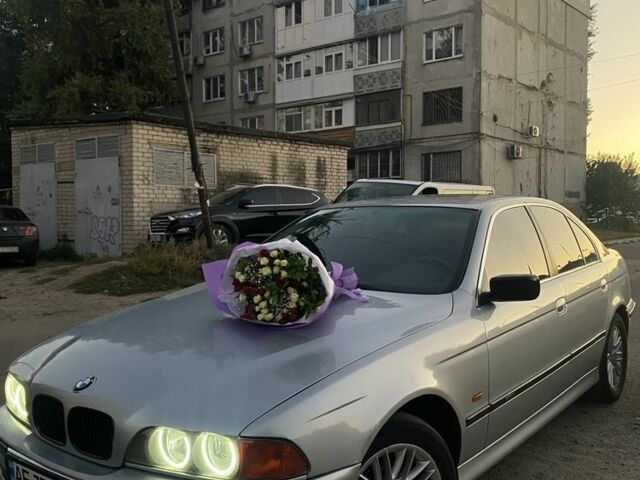 Серый БМВ 5 Серия, объемом двигателя 2 л и пробегом 280 тыс. км за 4000 $, фото 1 на Automoto.ua