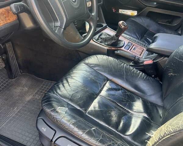 Серый БМВ 5 Серия, объемом двигателя 2 л и пробегом 500 тыс. км за 3300 $, фото 1 на Automoto.ua