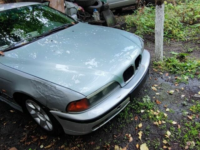 Серый БМВ 5 Серия, объемом двигателя 2.5 л и пробегом 470 тыс. км за 1100 $, фото 1 на Automoto.ua