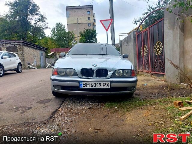 Серый БМВ 5 Серия, объемом двигателя 2 л и пробегом 300 тыс. км за 3000 $, фото 1 на Automoto.ua