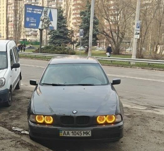 Серый БМВ 5 Серия, объемом двигателя 2 л и пробегом 300 тыс. км за 2399 $, фото 1 на Automoto.ua