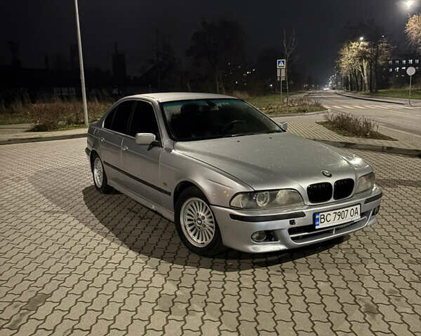 Серый БМВ 5 Серия, объемом двигателя 3.5 л и пробегом 570 тыс. км за 3400 $, фото 1 на Automoto.ua