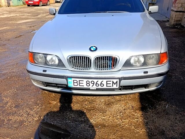 Серый БМВ 5 Серия, объемом двигателя 2 л и пробегом 300 тыс. км за 4000 $, фото 1 на Automoto.ua