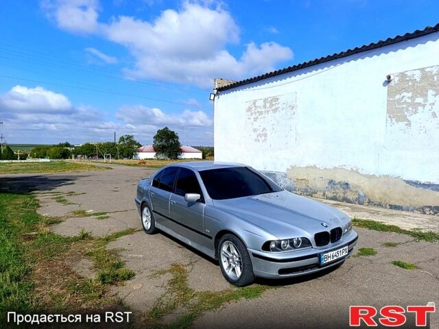 Серый БМВ 5 Серия, объемом двигателя 3.4 л и пробегом 200 тыс. км за 5000 $, фото 1 на Automoto.ua