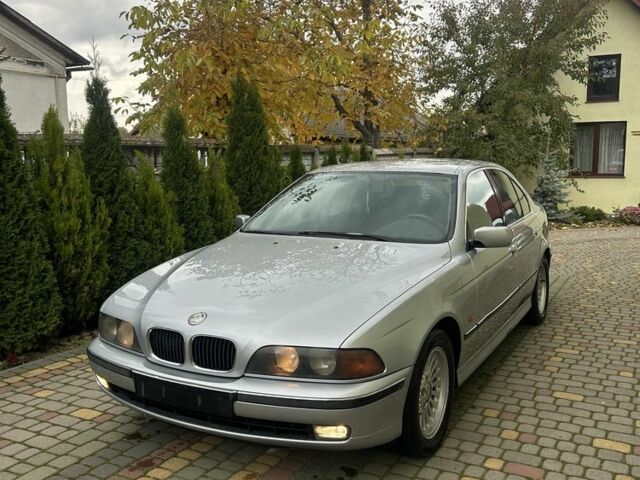 Серый БМВ 5 Серия, объемом двигателя 2.5 л и пробегом 151 тыс. км за 2800 $, фото 1 на Automoto.ua