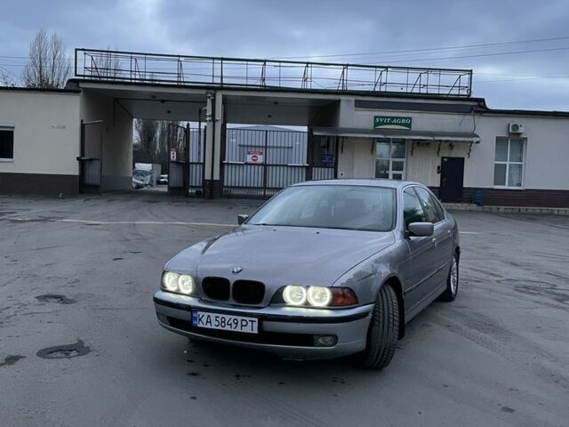 Серый БМВ 5 Серия, объемом двигателя 2.5 л и пробегом 395 тыс. км за 3600 $, фото 1 на Automoto.ua