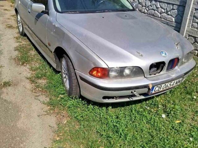 Серый БМВ 5 Серия, объемом двигателя 2.5 л и пробегом 300 тыс. км за 1450 $, фото 1 на Automoto.ua