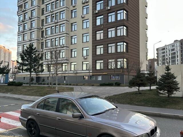 Серый БМВ 5 Серия, объемом двигателя 2.5 л и пробегом 320 тыс. км за 3300 $, фото 1 на Automoto.ua