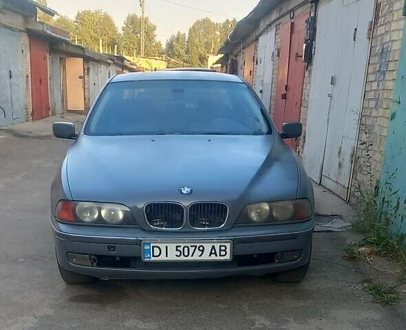 Серый БМВ 5 Серия, объемом двигателя 2.8 л и пробегом 350 тыс. км за 2999 $, фото 1 на Automoto.ua