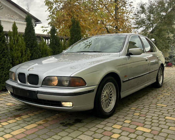 Серый БМВ 5 Серия, объемом двигателя 2.5 л и пробегом 154 тыс. км за 2800 $, фото 1 на Automoto.ua