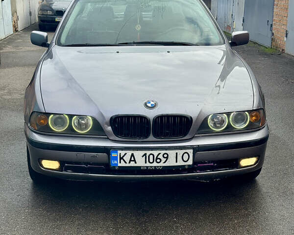 Серый БМВ 5 Серия, объемом двигателя 1.99 л и пробегом 350 тыс. км за 4500 $, фото 1 на Automoto.ua