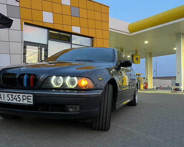 Серый БМВ 5 Серия, объемом двигателя 2 л и пробегом 280 тыс. км за 5500 $, фото 1 на Automoto.ua