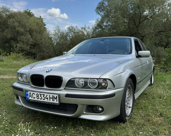 Серый БМВ 5 Серия, объемом двигателя 3.5 л и пробегом 356 тыс. км за 5000 $, фото 1 на Automoto.ua