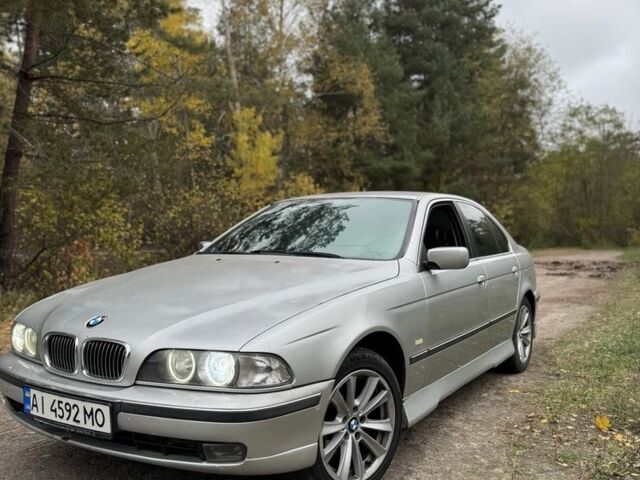 Серый БМВ 5 Серия, объемом двигателя 3 л и пробегом 334 тыс. км за 4500 $, фото 1 на Automoto.ua