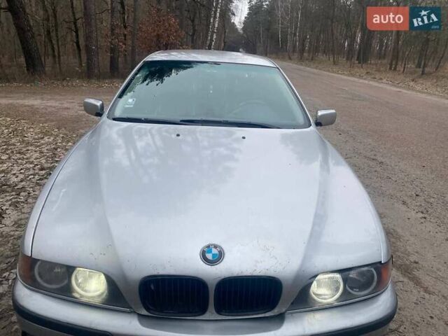 Серый БМВ 5 Серия, объемом двигателя 2 л и пробегом 414 тыс. км за 4000 $, фото 1 на Automoto.ua