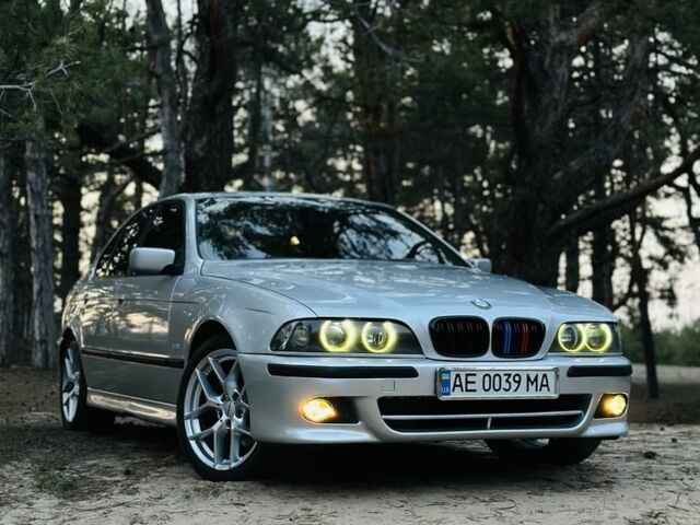 Серый БМВ 5 Серия, объемом двигателя 3 л и пробегом 300 тыс. км за 5900 $, фото 1 на Automoto.ua