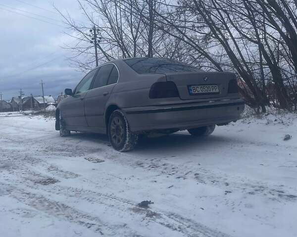 Серый БМВ 5 Серия, объемом двигателя 2 л и пробегом 482 тыс. км за 2550 $, фото 1 на Automoto.ua