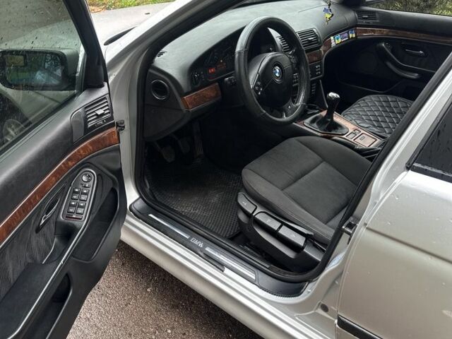 Серый БМВ 5 Серия, объемом двигателя 2.5 л и пробегом 399 тыс. км за 2200 $, фото 1 на Automoto.ua