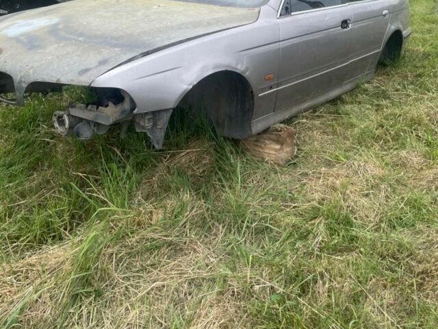 Сірий БМВ 5 Серія, об'ємом двигуна 3 л та пробігом 300 тис. км за 300 $, фото 1 на Automoto.ua