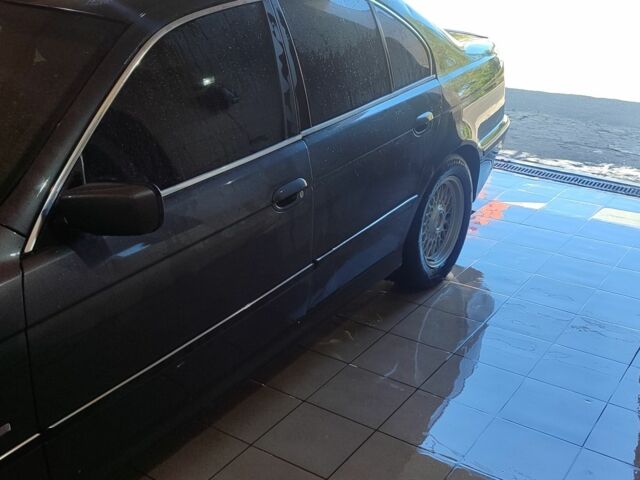 Серый БМВ 5 Серия, объемом двигателя 3 л и пробегом 550 тыс. км за 5300 $, фото 1 на Automoto.ua