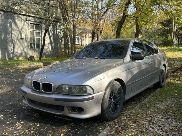 Серый БМВ 5 Серия, объемом двигателя 3 л и пробегом 300 тыс. км за 4500 $, фото 1 на Automoto.ua