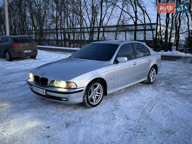 Серый БМВ 5 Серия, объемом двигателя 4.4 л и пробегом 300 тыс. км за 4499 $, фото 1 на Automoto.ua