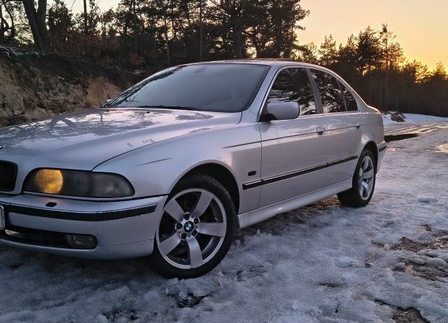 Серый БМВ 5 Серия, объемом двигателя 2.9 л и пробегом 350 тыс. км за 4900 $, фото 1 на Automoto.ua