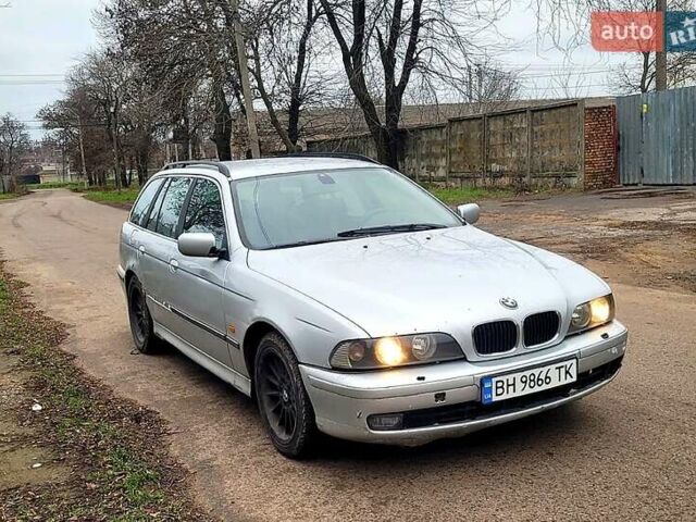 Серый БМВ 5 Серия, объемом двигателя 3 л и пробегом 300 тыс. км за 3999 $, фото 1 на Automoto.ua