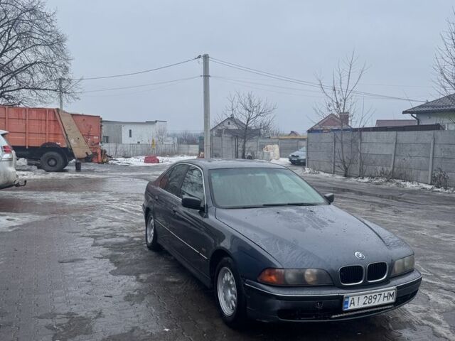 Серый БМВ 5 Серия, объемом двигателя 2.5 л и пробегом 370 тыс. км за 3800 $, фото 1 на Automoto.ua