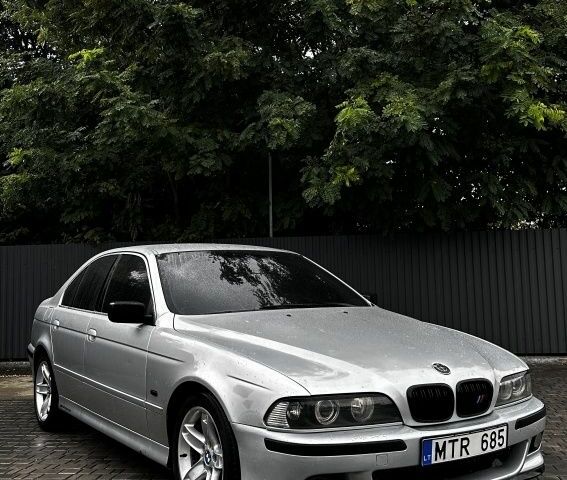 Серый БМВ 5 Серия, объемом двигателя 0 л и пробегом 300 тыс. км за 3100 $, фото 1 на Automoto.ua