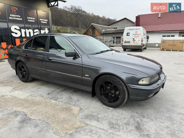 Серый БМВ 5 Серия, объемом двигателя 3 л и пробегом 320 тыс. км за 5550 $, фото 1 на Automoto.ua