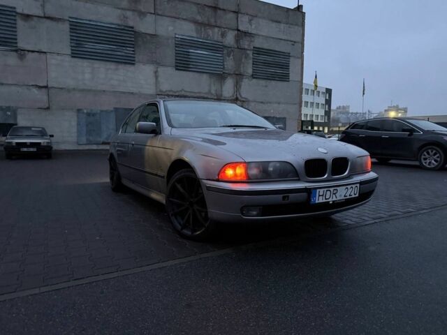 Сірий БМВ 5 Серія, об'ємом двигуна 3 л та пробігом 350 тис. км за 1400 $, фото 1 на Automoto.ua