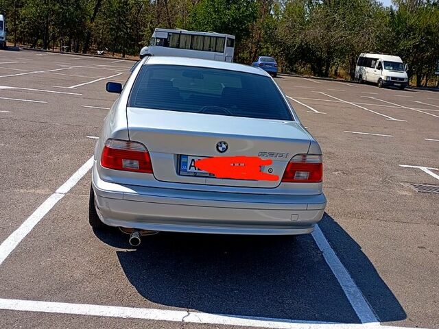 Серый БМВ 5 Серия, объемом двигателя 3 л и пробегом 282 тыс. км за 6000 $, фото 1 на Automoto.ua