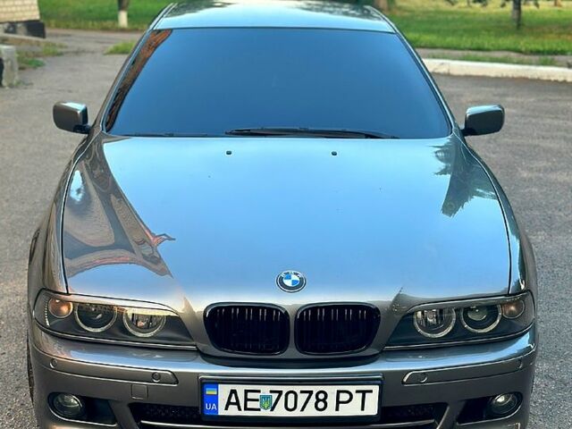 Серый БМВ 5 Серия, объемом двигателя 2.5 л и пробегом 300 тыс. км за 3800 $, фото 1 на Automoto.ua