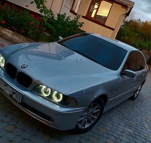 Серый БМВ 5 Серия, объемом двигателя 3 л и пробегом 224 тыс. км за 9000 $, фото 1 на Automoto.ua