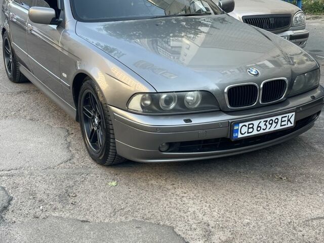 Серый БМВ 5 Серия, объемом двигателя 3 л и пробегом 318 тыс. км за 6850 $, фото 1 на Automoto.ua