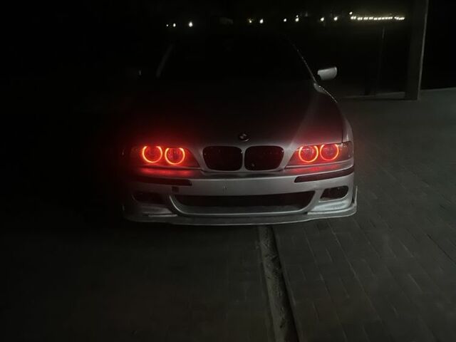 Серый БМВ 5 Серия, объемом двигателя 3 л и пробегом 720 тыс. км за 3200 $, фото 1 на Automoto.ua