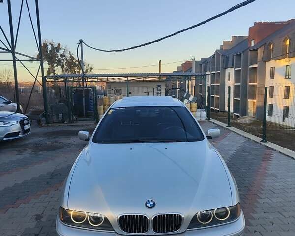 Серый БМВ 5 Серия, объемом двигателя 2.5 л и пробегом 320 тыс. км за 4000 $, фото 1 на Automoto.ua