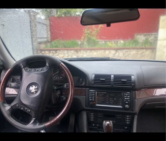 Серый БМВ 5 Серия, объемом двигателя 2.5 л и пробегом 270 тыс. км за 2555 $, фото 1 на Automoto.ua