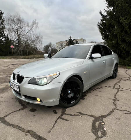 Серый БМВ 5 Серия, объемом двигателя 2.99 л и пробегом 300 тыс. км за 9000 $, фото 1 на Automoto.ua