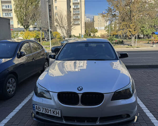 БМВ 5 Серия 2004 в Киеве на Automoto.ua Серый БМВ 5 Серия, объемом двигателя 2.17 л и пробегом 300 тыс. км за 5400 $, фото 1 на Automoto.ua
